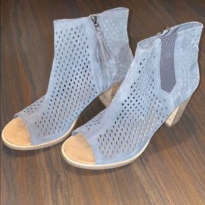 Brand new smoky blue Toms booties